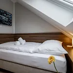 Zu Freunden 3*