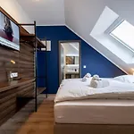 Zu Freunden 3*