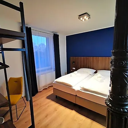 Zu Freunden 3*
