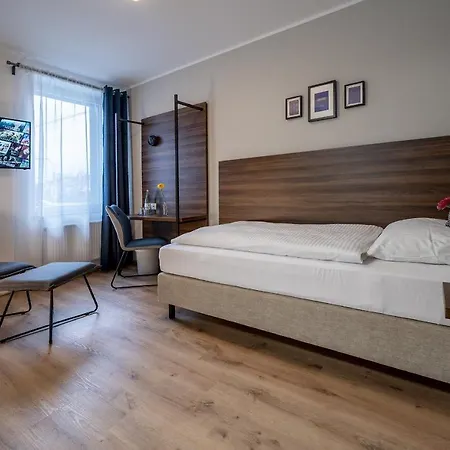 Zu Freunden Otel