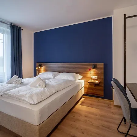 Zu Freunden Hotel *